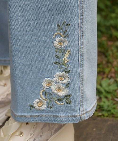 axes femme（アクシーズファム）の「フラワー刺繍裏ゴムデニムＰＴ（その他パンツ・レディース・ケミカルウォッシュ/インディゴブルー・MEDIUM/LARGE）」の21枚目の写真