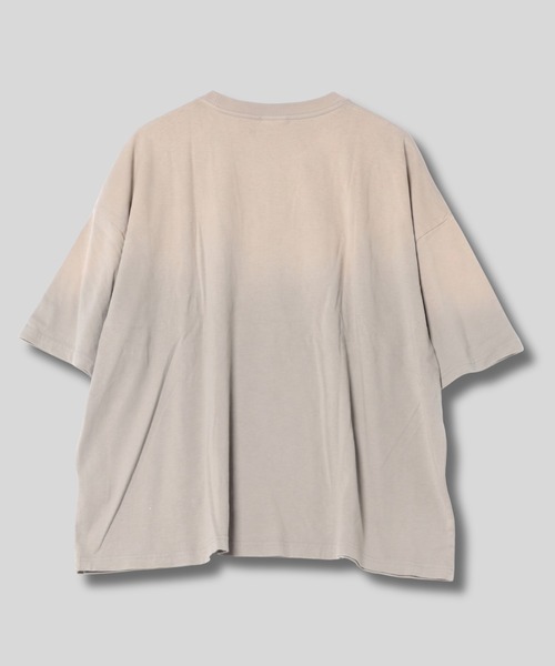 Mac-House(マックハウス)の「ヴィンテージライク スプレーフェード クロスアップリケTシャツ スプレー抜染(Tシャツ/カットソー・メンズ・ネイビー/グレイッシュベージュ/ブラック・XL/L/M)」の4枚目の写真