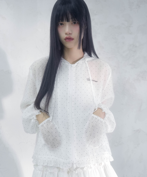 Vivacious(ビバシャス)の「ピュールドットフリルフードジップアップ_3カラー(パーカー・レディース・ホワイト/ブラック/ブルー・FREE)」の12枚目の写真