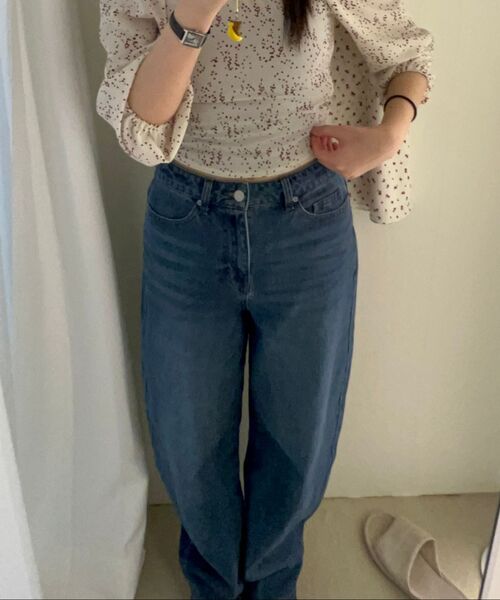 MUSINSA STANDARD WOMAN（ムシンサスタンダードウーマン）の「ウィメンズカーブドデニムパンツ [ミディアムインディゴ]（デニムパンツ・レディース・その他・24/25/26/27/28/29/30）」の5枚目の写真
