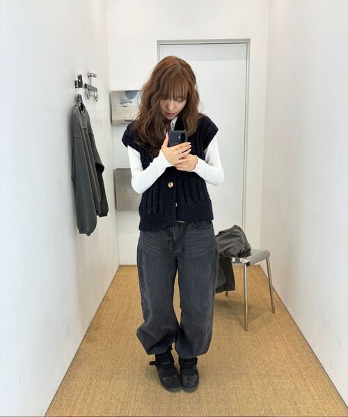 MUSINSA STANDARD WOMAN（ムシンサスタンダードウーマン）の「ウィメンズカーブドデニムパンツ [ミディアムインディゴ]（デニムパンツ・レディース・その他・24/25/26/27/28/29/30）」の8枚目の写真