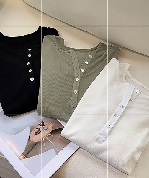 Girly Doll(ガーリードール)の「フェイクレイヤードヘンリーネックカットソー(Tシャツ/カットソー・レディース・ホワイト/ブラック・S/M)」の1枚目の写真