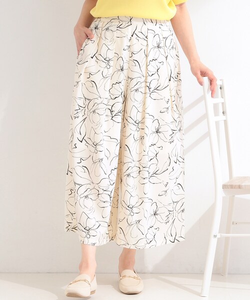 SHOO・LA・RUE(シューラルー)の「【S-LL/柄が選べる】大人上品な花柄でコーデが彩る アソートプリントスカーチョ(その他パンツ・レディース・グリーン系5/ブラック系6/ダークブラウン系6/アイボリー系6・04/03/02/01)」の1枚目の写真