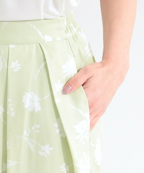SHOO・LA・RUE(シューラルー)の「【S-LL/柄が選べる】大人上品な花柄でコーデが彩る アソートプリントスカーチョ(その他パンツ・レディース・グリーン系5/ブラック系6/ダークブラウン系6/アイボリー系6・04/03/02/01)」の6枚目の写真