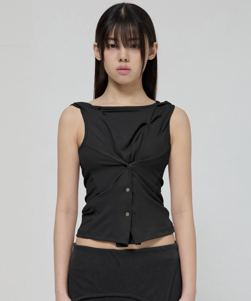 FLAREUP(フレアアップ)の「Asymmetric Snap Hoodie (FL-133_Black)(Tシャツ/カットソー・レディース・ブラック・OS)」の1枚目の写真