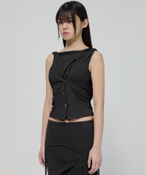 FLAREUP(フレアアップ)の「Asymmetric Snap Hoodie (FL-133_Black)(Tシャツ/カットソー・レディース・ブラック・OS)」の2枚目の写真