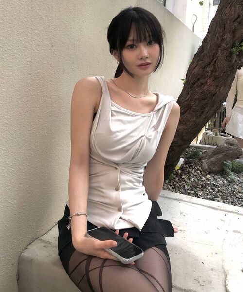 FLAREUP(フレアアップ)の「Asymmetric Snap Hoodie (FL-133_Black)(Tシャツ/カットソー・レディース・ブラック・OS)」の16枚目の写真