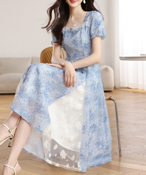 LUCPY(ラクピー)の「ブルーフラワースクエアネックワンピース(ワンピース・レディース・ブルー・SMALL/MEDIUM/LARGE/X-LARGE)」の2枚目の写真