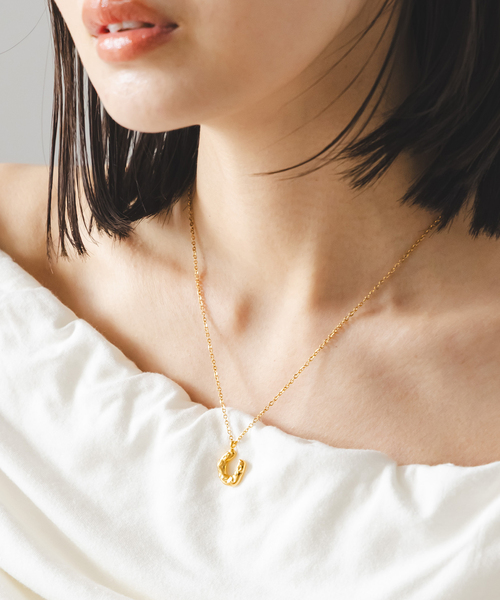 Noble（ノーブル）の「《追加》PETIT MOMENTS/プティモーメント Horse Shoe Charm Necklace（ネックレス・レディース・ゴールド・FREE）」の2枚目の写真