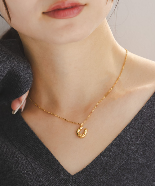 Noble（ノーブル）の「《追加》PETIT MOMENTS/プティモーメント Horse Shoe Charm Necklace（ネックレス・レディース・ゴールド・FREE）」の3枚目の写真