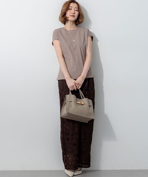 23区 S(ニジュウサンクチイサイサイズ)の「ハイエンド フレンチスリーブ Tシャツ(Tシャツ/カットソー・レディース・ライトグリーン系/ダークブラウン系/ブラック系/ホワイト系・32)」の5枚目の写真
