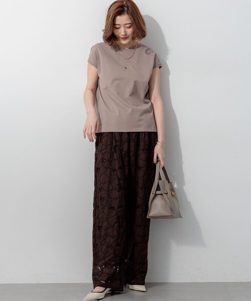 23区 S(ニジュウサンクチイサイサイズ)の「ハイエンド フレンチスリーブ Tシャツ(Tシャツ/カットソー・レディース・ライトグリーン系/ダークブラウン系/ブラック系/ホワイト系・32)」の6枚目の写真