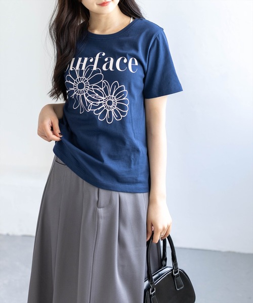 CLEAR BASIC（クリアベーシック）の「【5色展開】フラワープリントTシャツ［骨格ウェーブ／ガーリー／フェミニン／カジュアル／韓国ファッション］（Tシャツ/カットソー・レディース・ピンク/ネイビー/ホワイト系その他/ブラック/ホワイト系その他2・F）」の4枚目の写真