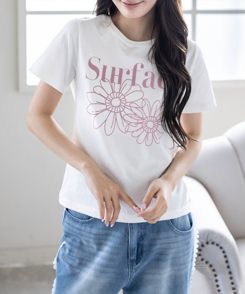 CLEAR BASIC（クリアベーシック）の「【5色展開】フラワープリントTシャツ［骨格ウェーブ／ガーリー／フェミニン／カジュアル／韓国ファッション］（Tシャツ/カットソー・レディース・ピンク/ネイビー/ホワイト系その他/ブラック/ホワイト系その他2・F）」の2枚目の写真