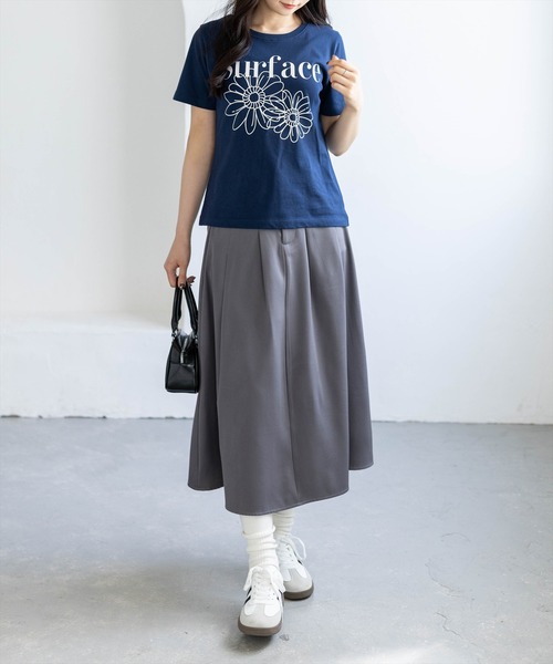 CLEAR BASIC（クリアベーシック）の「【5色展開】フラワープリントTシャツ［骨格ウェーブ／ガーリー／フェミニン／カジュアル／韓国ファッション］（Tシャツ/カットソー・レディース・ピンク/ネイビー/ホワイト系その他/ブラック/ホワイト系その他2・F）」の8枚目の写真