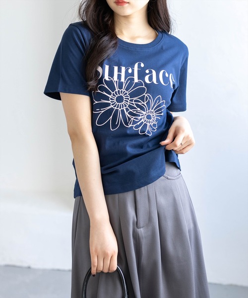 CLEAR BASIC（クリアベーシック）の「【5色展開】フラワープリントTシャツ［骨格ウェーブ／ガーリー／フェミニン／カジュアル／韓国ファッション］（Tシャツ/カットソー・レディース・ピンク/ネイビー/ホワイト系その他/ブラック/ホワイト系その他2・F）」の7枚目の写真