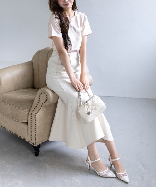 CLEAR BASIC（クリアベーシック）の「【5色展開】フラワープリントTシャツ［骨格ウェーブ／ガーリー／フェミニン／カジュアル／韓国ファッション］（Tシャツ/カットソー・レディース・ピンク/ネイビー/ホワイト系その他/ブラック/ホワイト系その他2・F）」の13枚目の写真