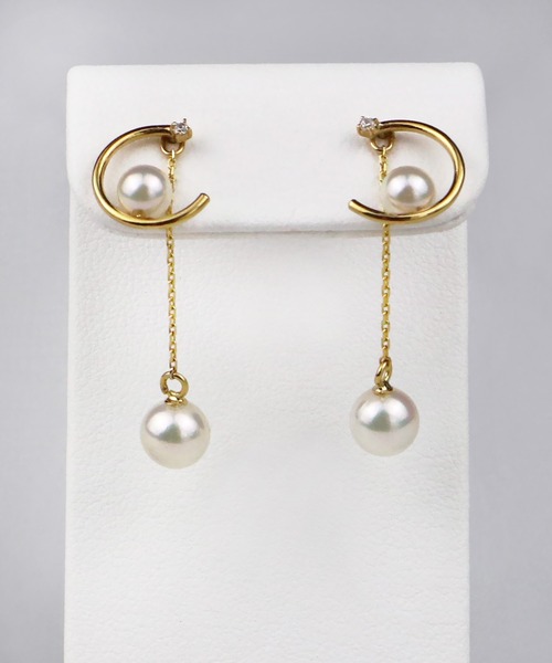 Seashore Uwajima Akoya Pearls(シーショアウワジマアコヤシンジュ)の「あこや真珠 チャーム付き 2way ピアス SV925(ピアス(両耳用)・レディース・ホワイト×ゴールド・ONESIZE)」の1枚目の写真