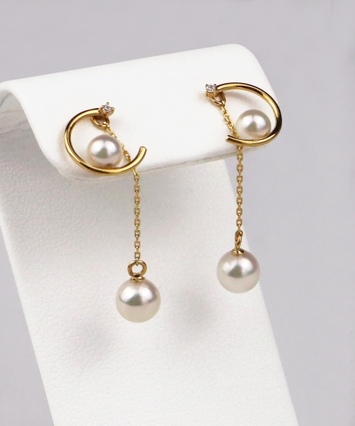 Seashore Uwajima Akoya Pearls(シーショアウワジマアコヤシンジュ)の「あこや真珠 チャーム付き 2way ピアス SV925(ピアス(両耳用)・レディース・ホワイト×ゴールド・ONESIZE)」の2枚目の写真