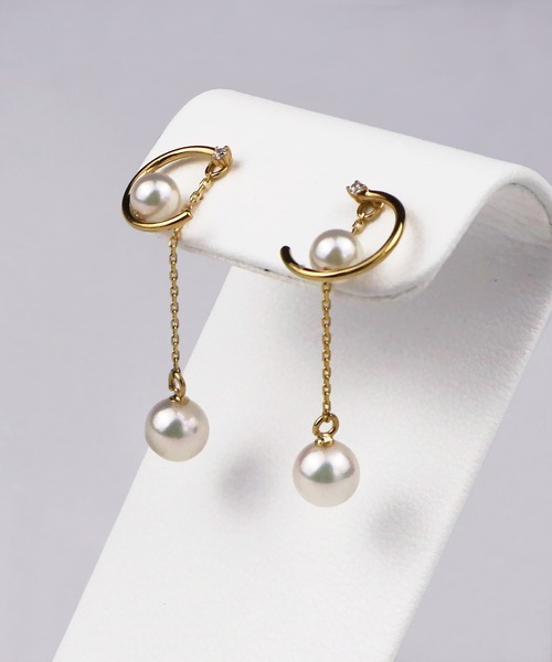 Seashore Uwajima Akoya Pearls(シーショアウワジマアコヤシンジュ)の「あこや真珠 チャーム付き 2way ピアス SV925(ピアス(両耳用)・レディース・ホワイト×ゴールド・ONESIZE)」の4枚目の写真