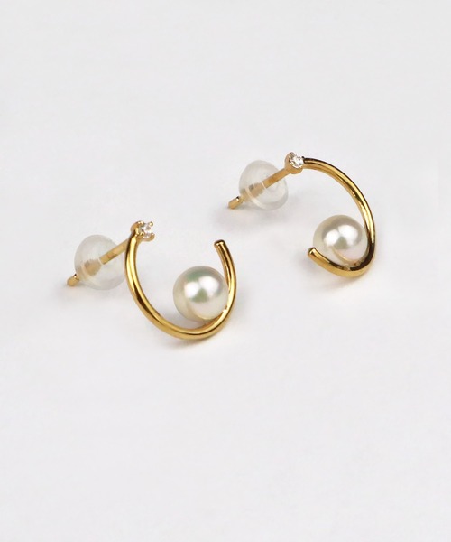 Seashore Uwajima Akoya Pearls(シーショアウワジマアコヤシンジュ)の「あこや真珠 チャーム付き 2way ピアス SV925(ピアス(両耳用)・レディース・ホワイト×ゴールド・ONESIZE)」の7枚目の写真