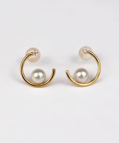 Seashore Uwajima Akoya Pearls(シーショアウワジマアコヤシンジュ)の「あこや真珠 チャーム付き 2way ピアス SV925(ピアス(両耳用)・レディース・ホワイト×ゴールド・ONESIZE)」の8枚目の写真