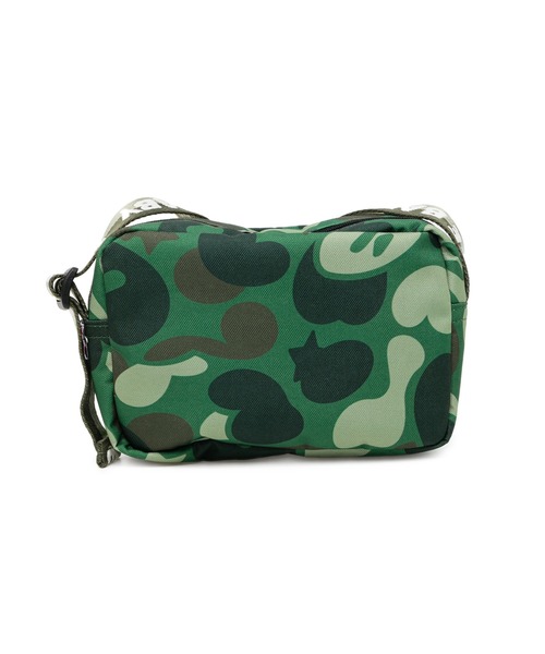 A BATHING APE(アベイシングエイプ)の「HEART BADGE CROSSBODY CAMO MINI BAG #1(ショルダーバッグ・レディース・グリーン・FREE)」の2枚目の写真