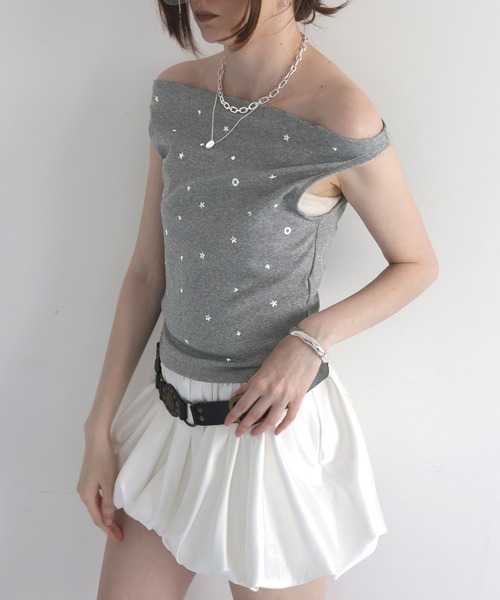 Mili affinity(ミリアフィニティー)の「スタッズ付きノースリーブTシャツ(タンクトップ・レディース・グレー/オフホワイト/ブラック・FREE)」の8枚目の写真
