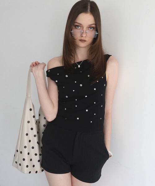Mili affinity(ミリアフィニティー)の「スタッズ付きノースリーブTシャツ(タンクトップ・レディース・グレー/オフホワイト/ブラック・FREE)」の20枚目の写真