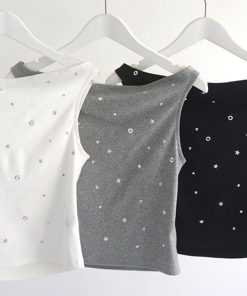 Mili affinity(ミリアフィニティー)の「スタッズ付きノースリーブTシャツ(タンクトップ・レディース・グレー/オフホワイト/ブラック・FREE)」の4枚目の写真
