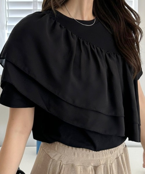 umune(ウムネ)の「フリルTシャツ アシンメトリー 半袖 カットソー デザイントップス フェミニン 大人可愛い カジュアル 上品 夏服 韓国(Tシャツ/カットソー・レディース・ブラック/オフホワイト・FREE)」の2枚目の写真