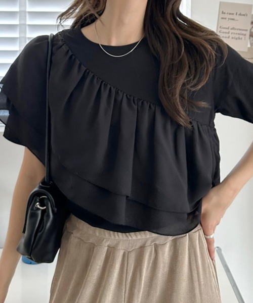 umune(ウムネ)の「フリルTシャツ アシンメトリー 半袖 カットソー デザイントップス フェミニン 大人可愛い カジュアル 上品 夏服 韓国(Tシャツ/カットソー・レディース・ブラック/オフホワイト・FREE)」の5枚目の写真