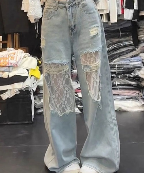 LUCPY(ラクピー)の「レースダメージワイドデニムパンツ(デニムパンツ・レディース・ブルー・SMALL/X-LARGE/LARGE/MEDIUM)」の3枚目の写真