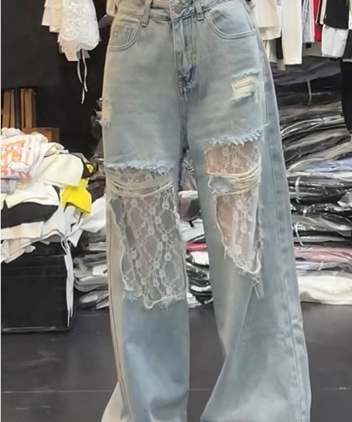 LUCPY(ラクピー)の「レースダメージワイドデニムパンツ(デニムパンツ・レディース・ブルー・SMALL/X-LARGE/LARGE/MEDIUM)」の4枚目の写真