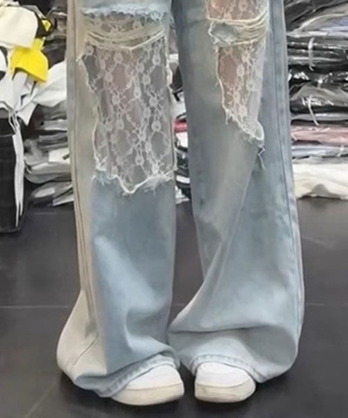 LUCPY(ラクピー)の「レースダメージワイドデニムパンツ(デニムパンツ・レディース・ブルー・SMALL/X-LARGE/LARGE/MEDIUM)」の5枚目の写真