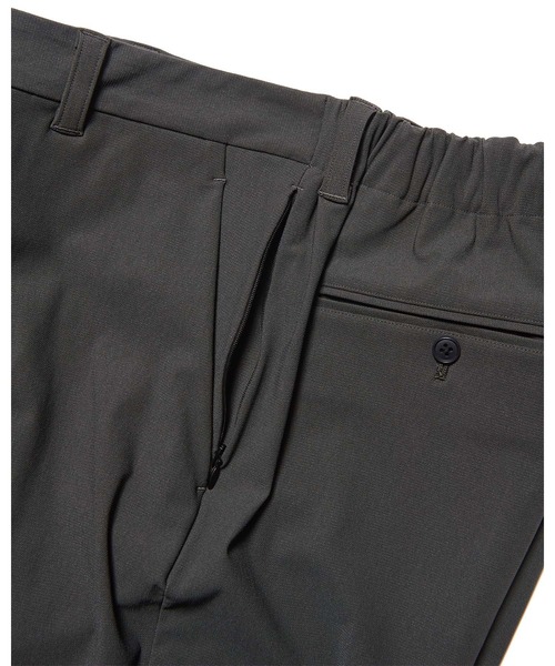 SOPHNET.（ソフネット）の「4-WAY STRETCH SLIM-FIT SHIRRING SLACKS（その他パンツ・メンズ・ネイビー/チャコールグレー・1/2/3/4）」の5枚目の写真