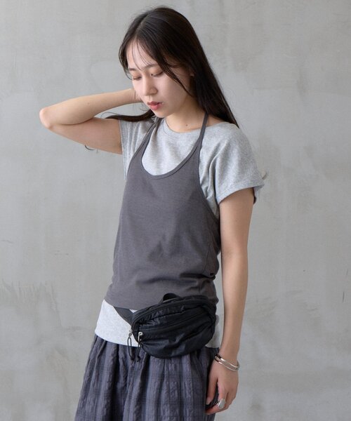 COLONY 2139(コロニートゥーワンスリーナイン)の「【PIKO企画/WEB限定】ホルターネックキャミソールレイヤードTシャツ(Tシャツ/カットソー・レディース・グレー/ブラック/ブラウン/ネイビー/イエロー・FREE)」の20枚目の写真
