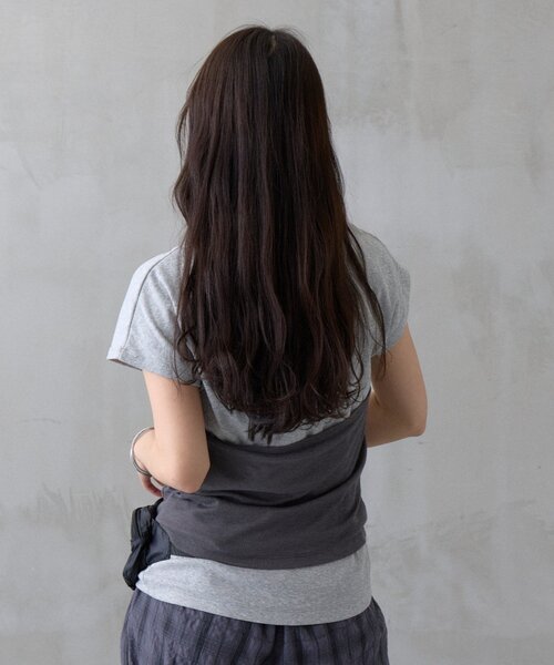 COLONY 2139(コロニートゥーワンスリーナイン)の「【PIKO企画/WEB限定】ホルターネックキャミソールレイヤードTシャツ(Tシャツ/カットソー・レディース・グレー/ブラック/ブラウン/ネイビー/イエロー・FREE)」の21枚目の写真
