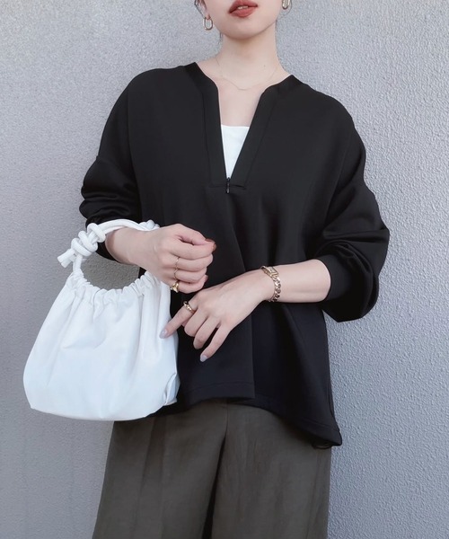 Emma Taylor（エマテイラー）の「【着回し力抜群！サテンドッキング】ライトダンボールフロント２wayドロストヘムプルオーバー（Tシャツ/カットソー・レディース・ネイビー/ライトベージュ/ブラック/ホワイト/チャコールグレー・FREE）」の8枚目の写真