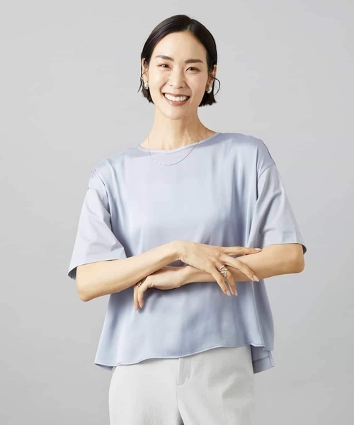 MICHEL KLEIN(ミッシェル・クラン)の「サテンドッキングプルオーバー(Tシャツ/カットソー・レディース・ブラック/ライトベージュ/ダークインディゴブルー・38)」の9枚目の写真