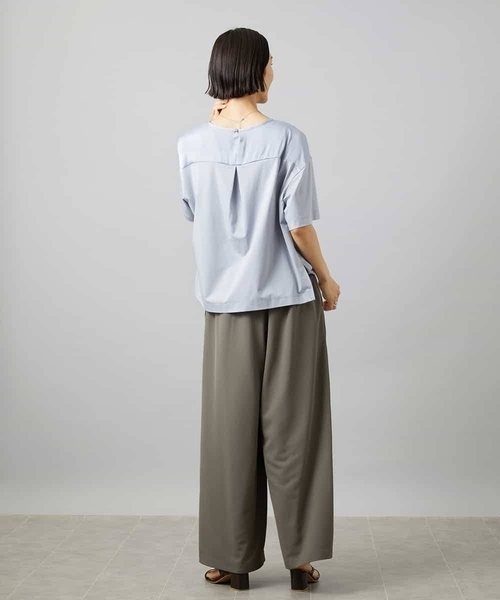 MICHEL KLEIN(ミッシェル・クラン)の「サテンドッキングプルオーバー(Tシャツ/カットソー・レディース・ブラック/ライトベージュ/ダークインディゴブルー・38)」の20枚目の写真