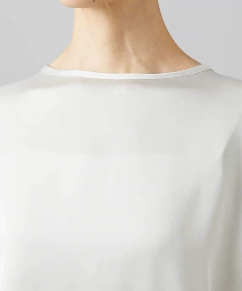 MICHEL KLEIN(ミッシェル・クラン)の「サテンドッキングプルオーバー(Tシャツ/カットソー・レディース・ブラック/ライトベージュ/ダークインディゴブルー・38)」の5枚目の写真
