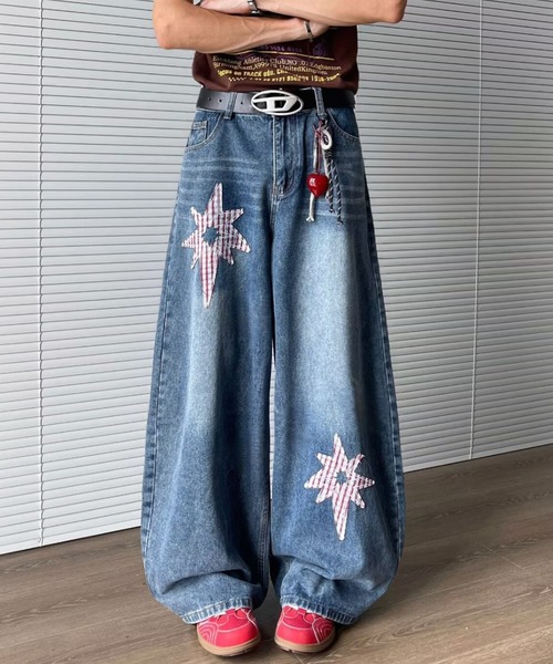 B.R.U(ブル)の「ビッグシルエットスターアップリケデニムパンツ(デニムパンツ・メンズ・ブルー・MEDIUM/LARGE)」の2枚目の写真