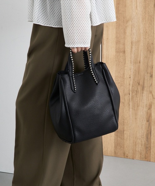 cache cache（カシュ カシュ）の「【cache cache】ミニショルダー付ボールチェーン2wayトートバッグ（トートバッグ・レディース・ブラック/ブラウン/ベージュ/ライトグレー/ライトブルー・FREE）」の2枚目の写真