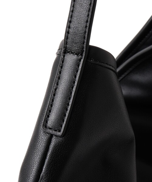 Un coeur（アンクール）の「【Un coeur/アンクール】K906015 DRAPE ONE SHOULDER（ショルダーバッグ・メンズ・ブラック・FREE）」の15枚目の写真