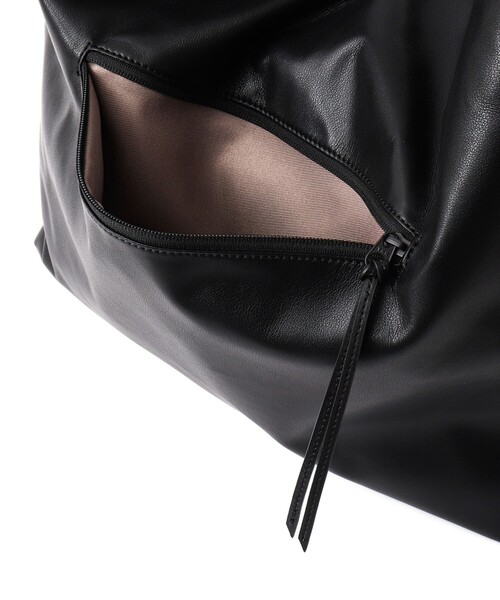 Un coeur（アンクール）の「【Un coeur/アンクール】K906015 DRAPE ONE SHOULDER（ショルダーバッグ・メンズ・ブラック・FREE）」の19枚目の写真