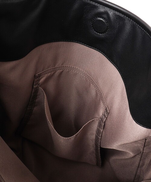 Un coeur（アンクール）の「【Un coeur/アンクール】K906015 DRAPE ONE SHOULDER（ショルダーバッグ・メンズ・ブラック・FREE）」の3枚目の写真
