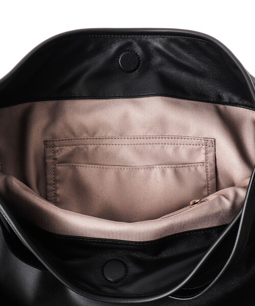 Un coeur（アンクール）の「【Un coeur/アンクール】K906015 DRAPE ONE SHOULDER（ショルダーバッグ・メンズ・ブラック・FREE）」の5枚目の写真