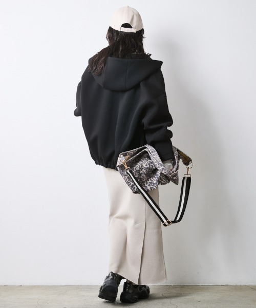 CHIC STYLE(シックスタイル)の「バルーンジップアップフーディ<大きいサイズ有>シックスタイル(パーカー・レディース・ブラック/杢グレー・5L~6L/3L~4L/L~LL/M)」の21枚目の写真