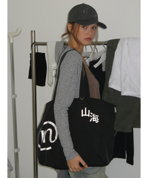 MOLMANON(モルマノン)の「SANHAE TOTE BAG - BLACK(ショルダーバッグ・レディース・その他・FREE)」の1枚目の写真